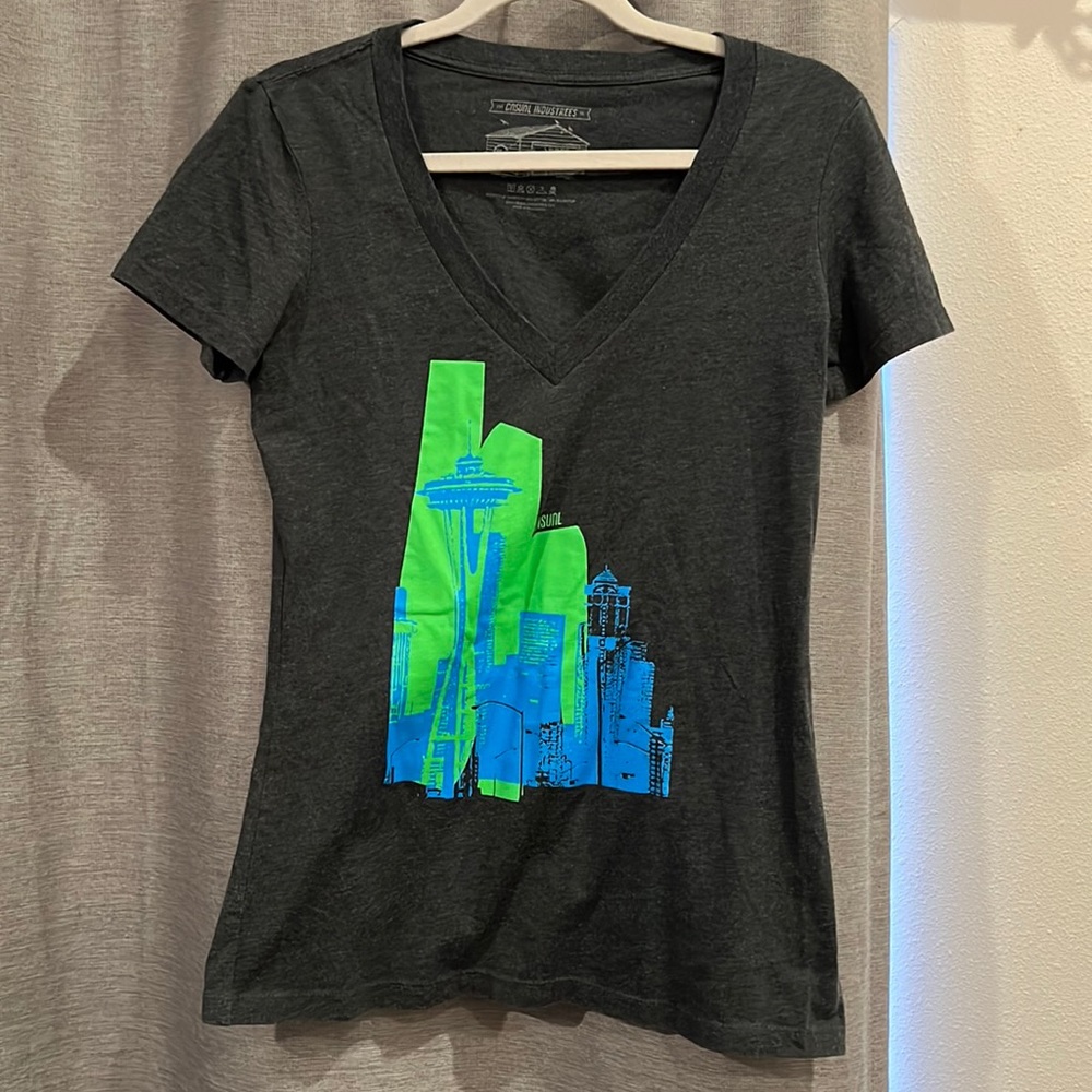 Women’s SEATTLE Skyline V-Neck T-shirt